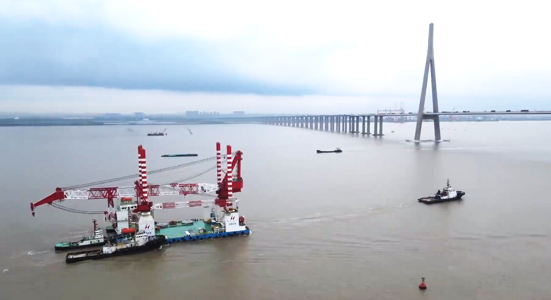 微特為亨通一航650T吊機保駕護航！